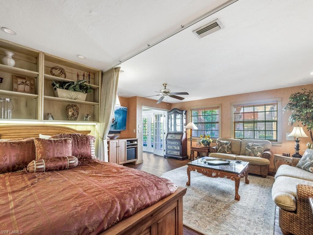 631 Serendipity Dr, Naples, FL 34108-18