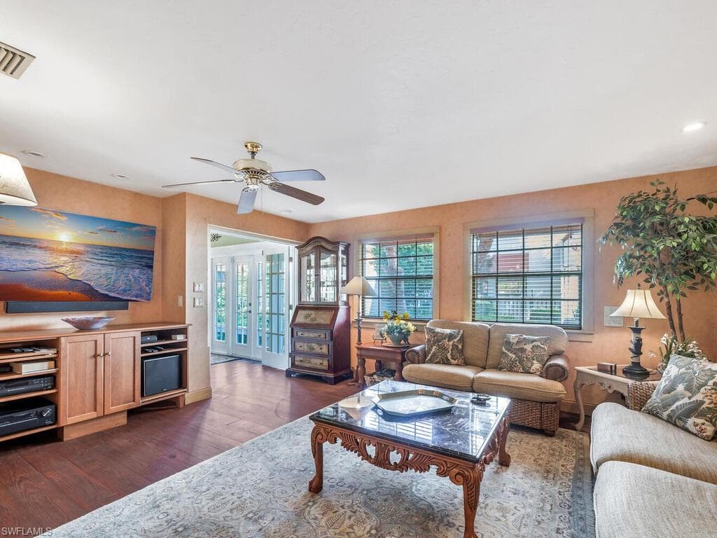 631 Serendipity Dr, Naples, FL 34108-19