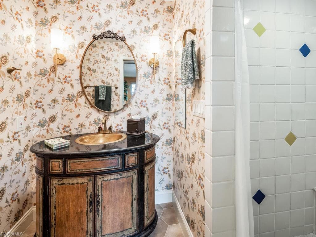 631 Serendipity Dr, Naples, FL 34108-20