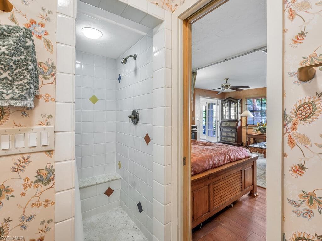 631 Serendipity Dr, Naples, FL 34108-21