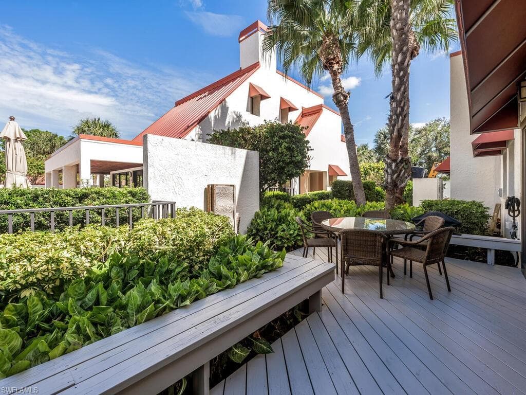 631 Serendipity Dr, Naples, FL 34108-28
