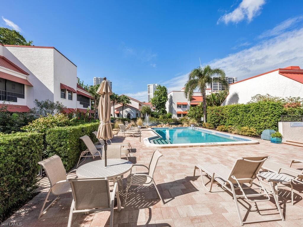 631 Serendipity Dr, Naples, FL 34108-31