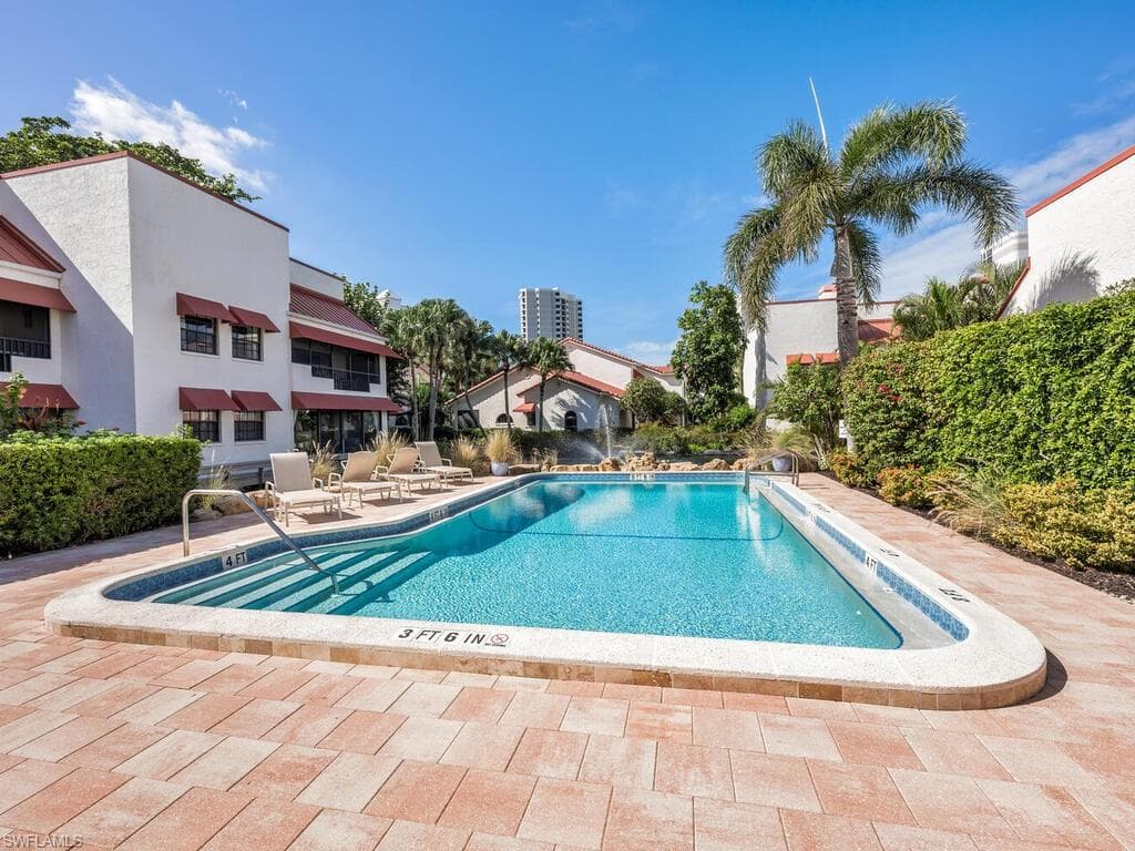 631 Serendipity Dr, Naples, FL 34108-33
