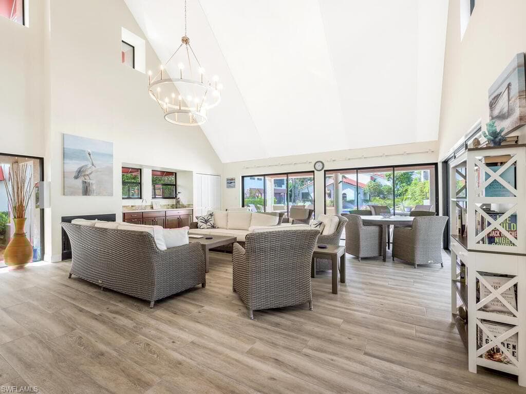 631 Serendipity Dr, Naples, FL 34108-34