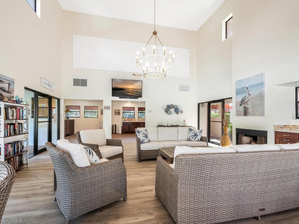 631 Serendipity Dr, Naples, FL 34108-35