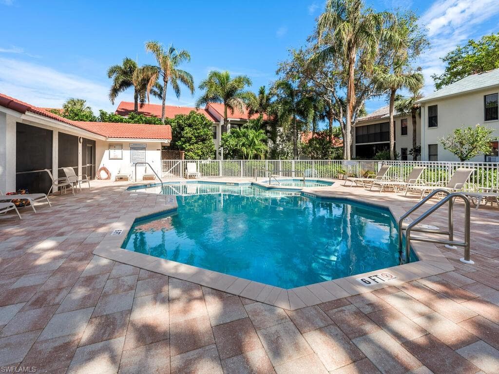 631 Serendipity Dr, Naples, FL 34108-37