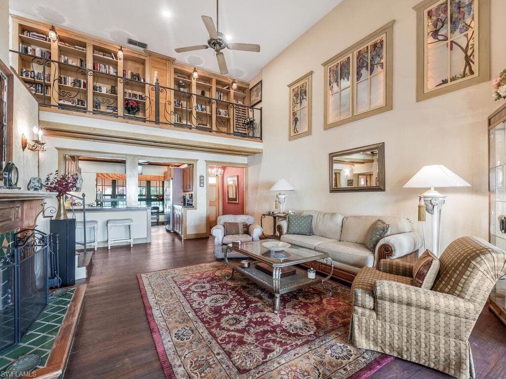 631 Serendipity Dr, Naples, FL 34108-3