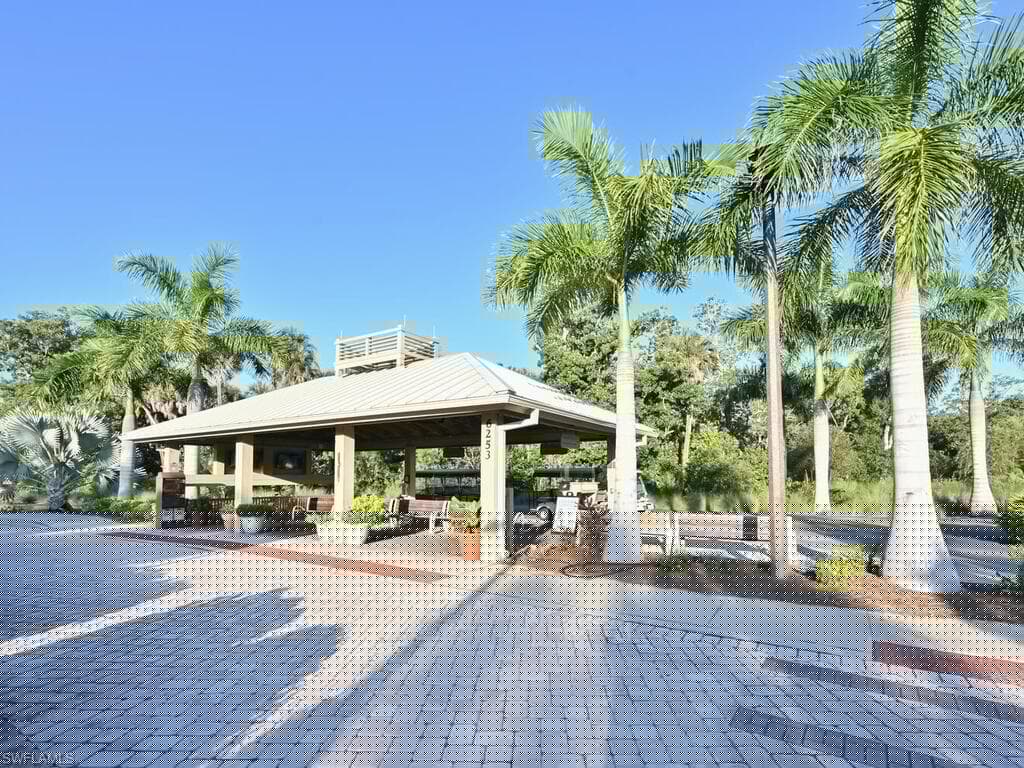 631 Serendipity Dr, Naples, FL 34108-42