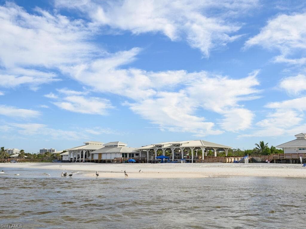 631 Serendipity Dr, Naples, FL 34108-43