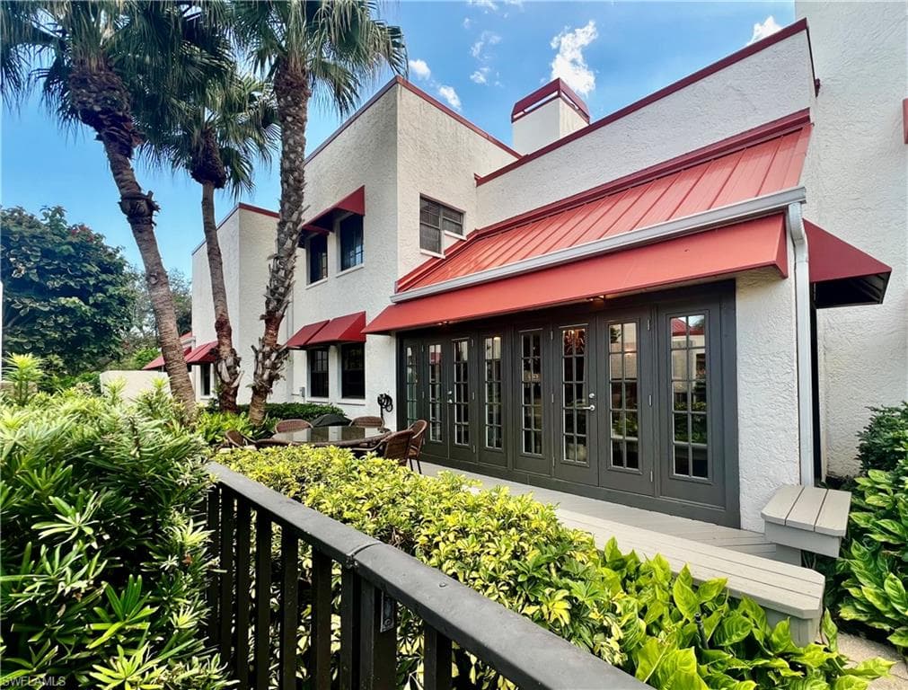 631 Serendipity Dr, Naples, FL 34108-47