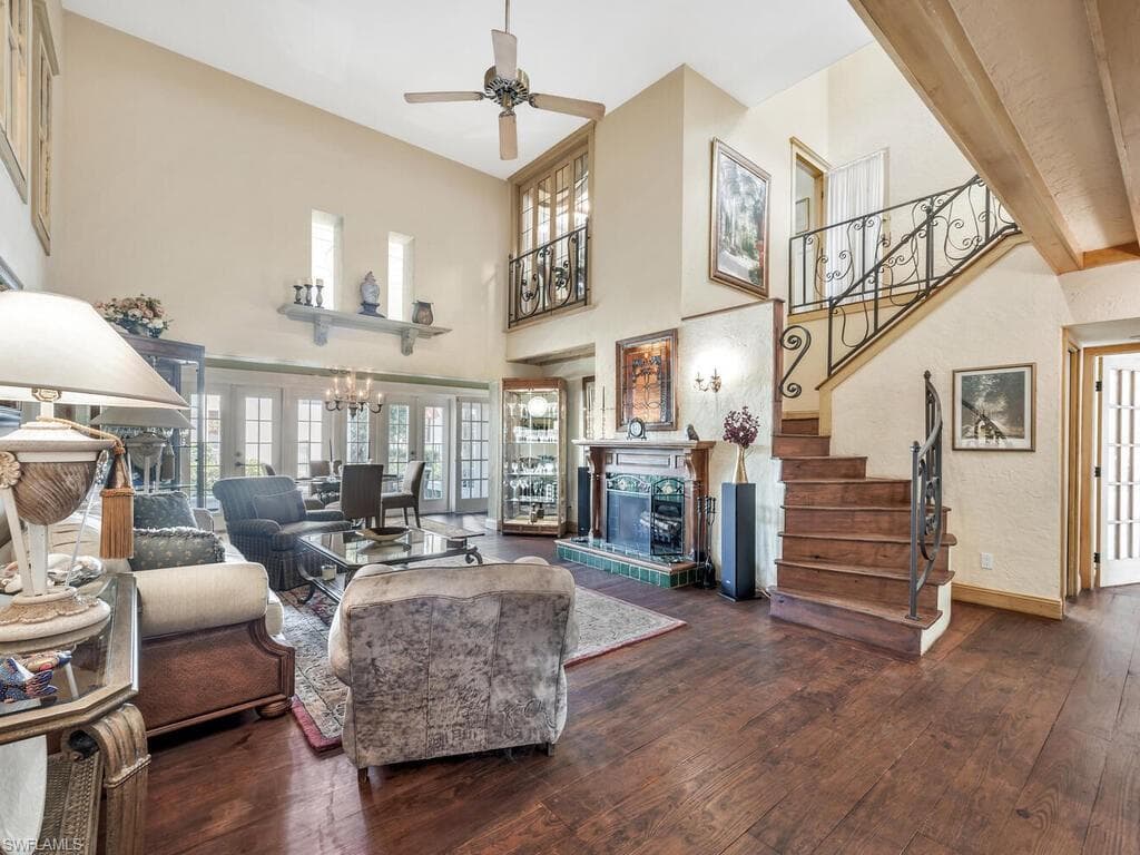 631 Serendipity Dr, Naples, FL 34108-48