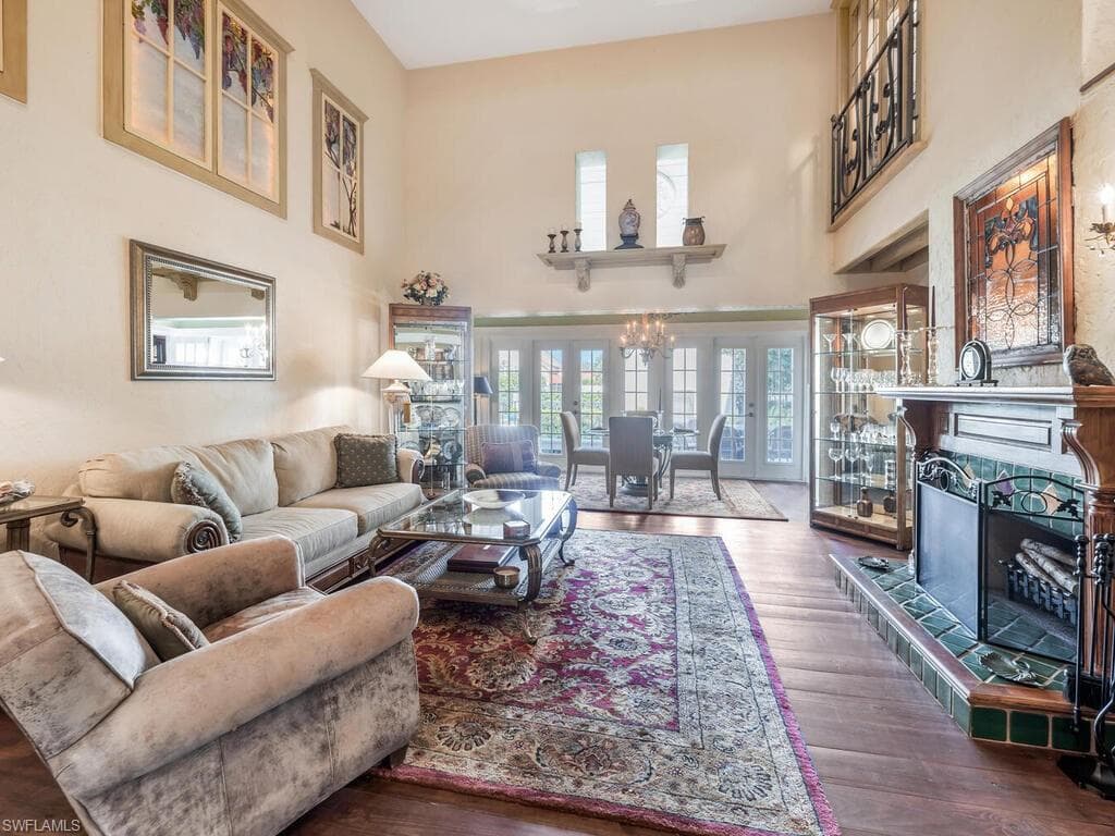 631 Serendipity Dr, Naples, FL 34108-4