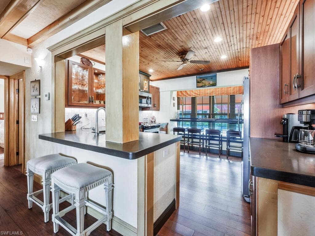 631 Serendipity Dr, Naples, FL 34108-8