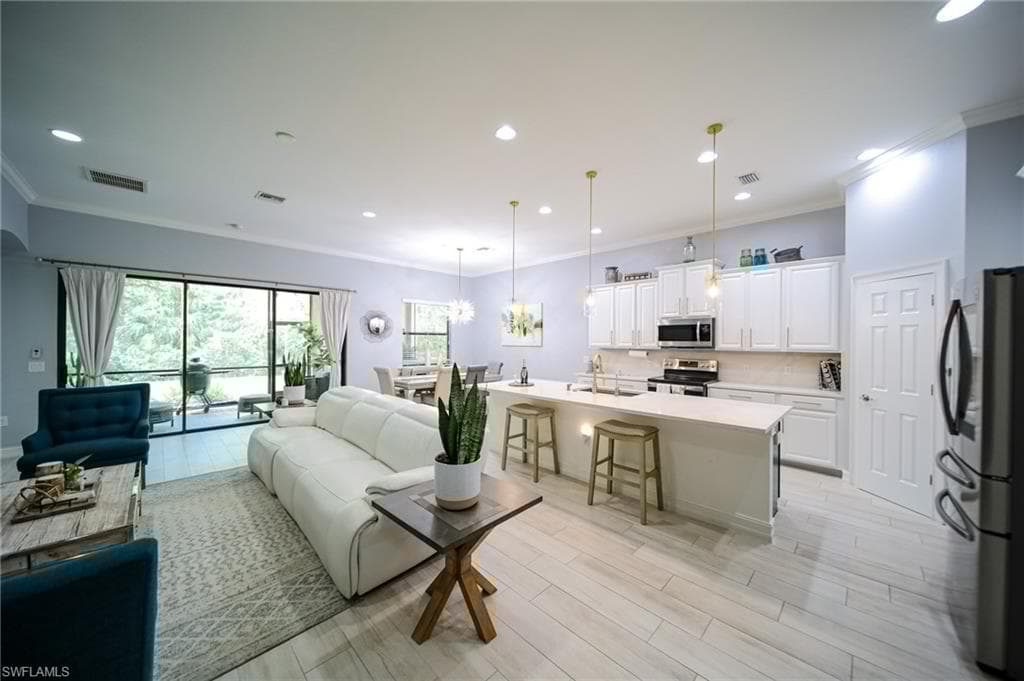 7874 Bucks Run Dr, Naples, FL 34120-3