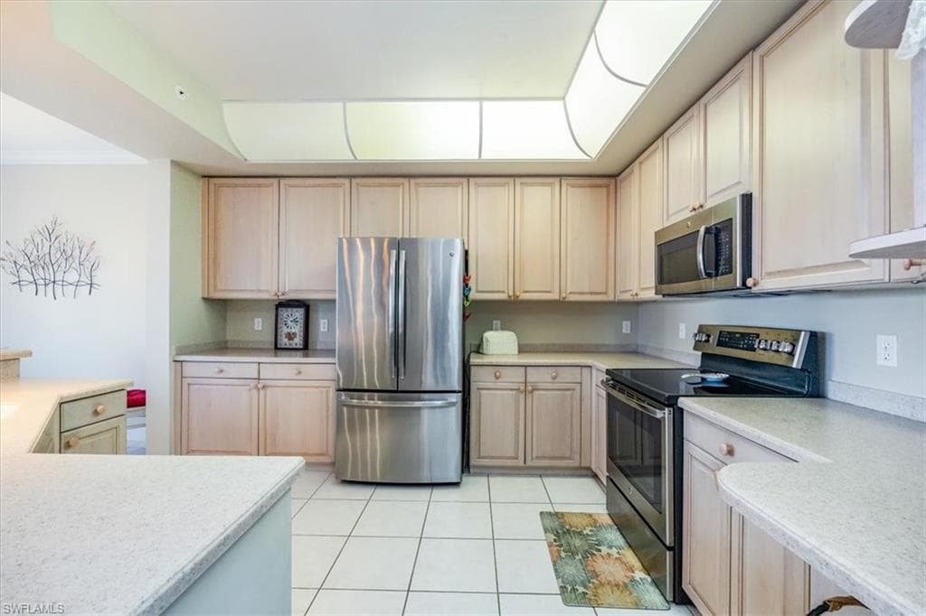 133 Vintage Bay Dr 16, Marco Island, FL 34145-9