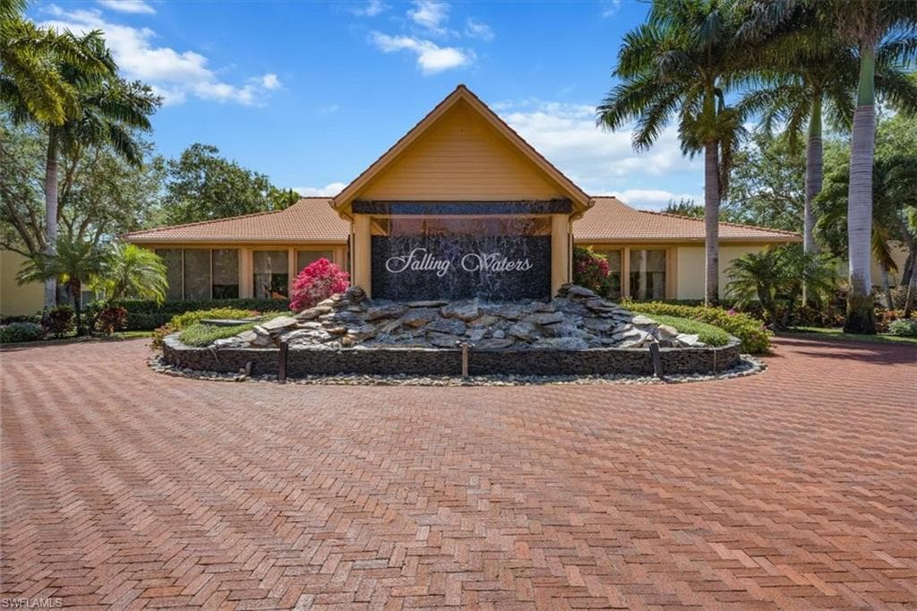 1615 Windy Pines Dr 7, Naples, FL 34112-26
