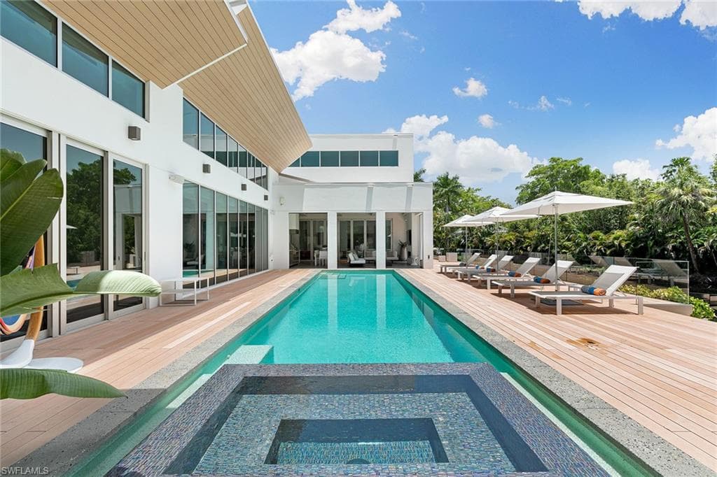 2211 South Winds Dr, Naples, FL 34102-9