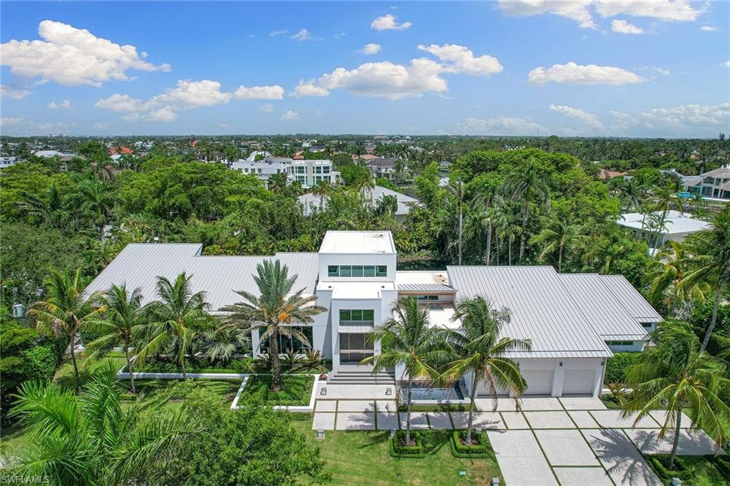 2211 South Winds Dr, Naples, FL 34102-3