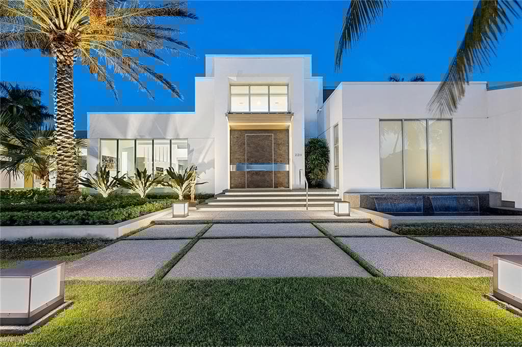 2211 South Winds Dr, Naples, FL 34102-5
