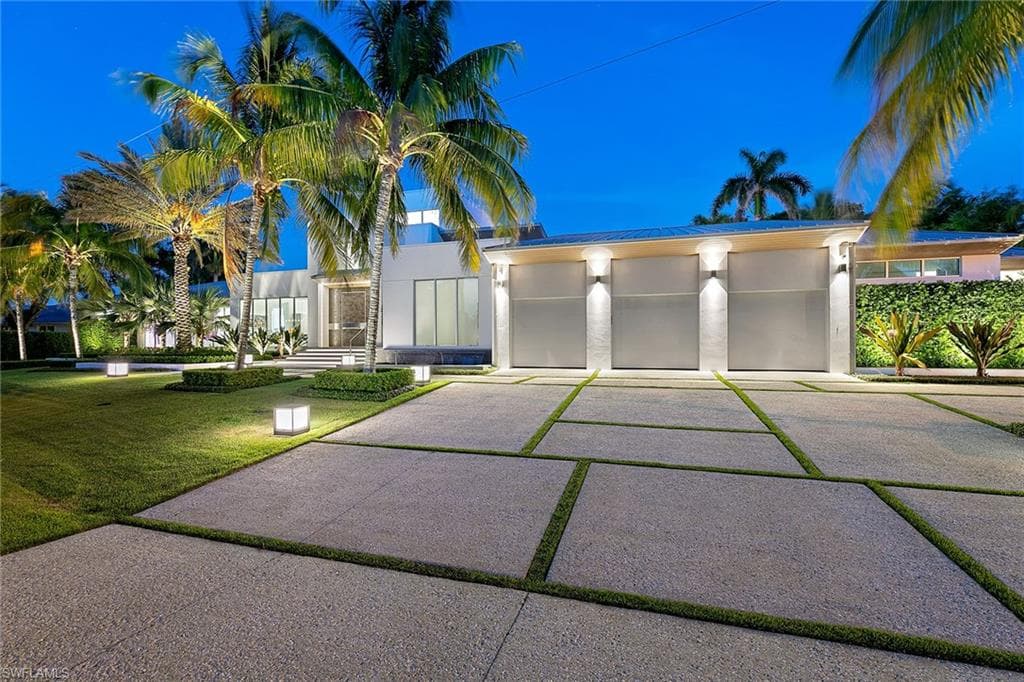 2211 South Winds Dr, Naples, FL 34102-6