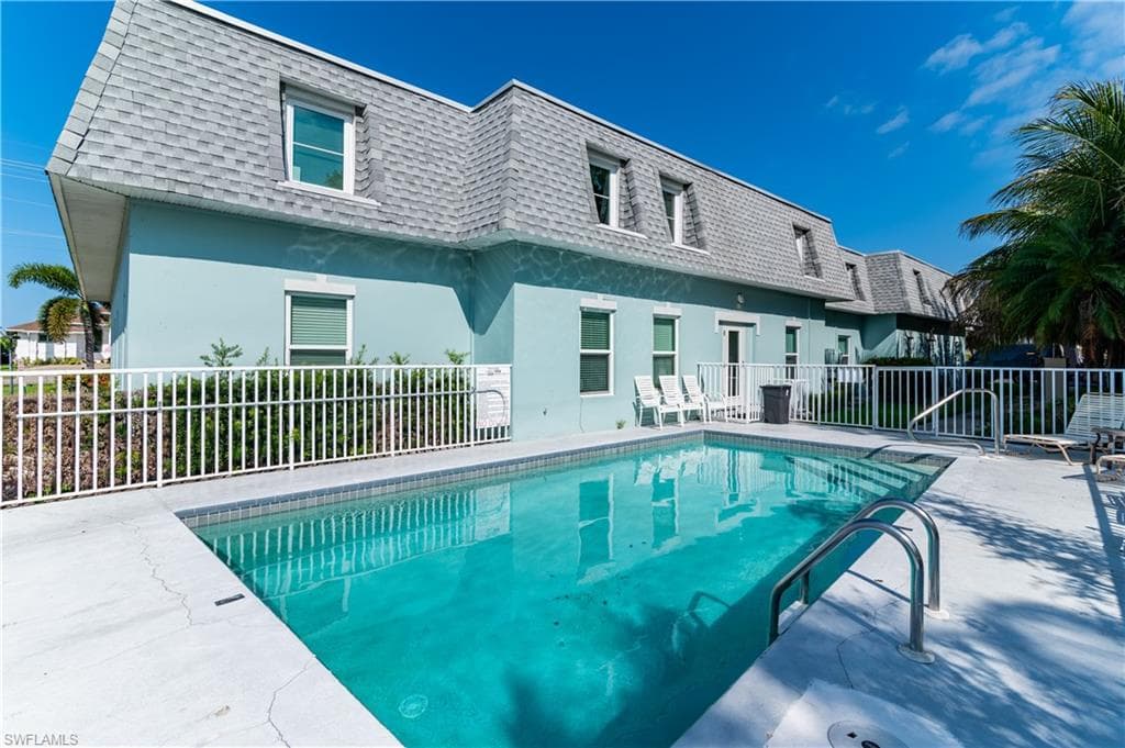 465 Bald Eagle Dr 3, Marco Island, FL 34145-1