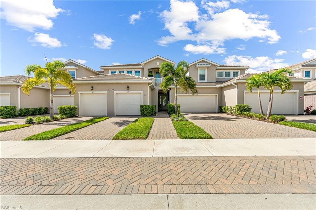 4705 Arboretum Cir 202, Naples, FL 34112-33