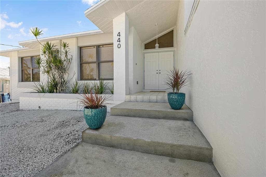 440 Donora Blvd, Fort Myers Beach, FL 33931-4