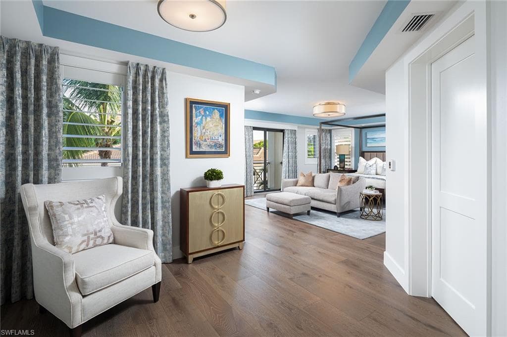 969 8th Ave S 202, Naples, FL 34102-17