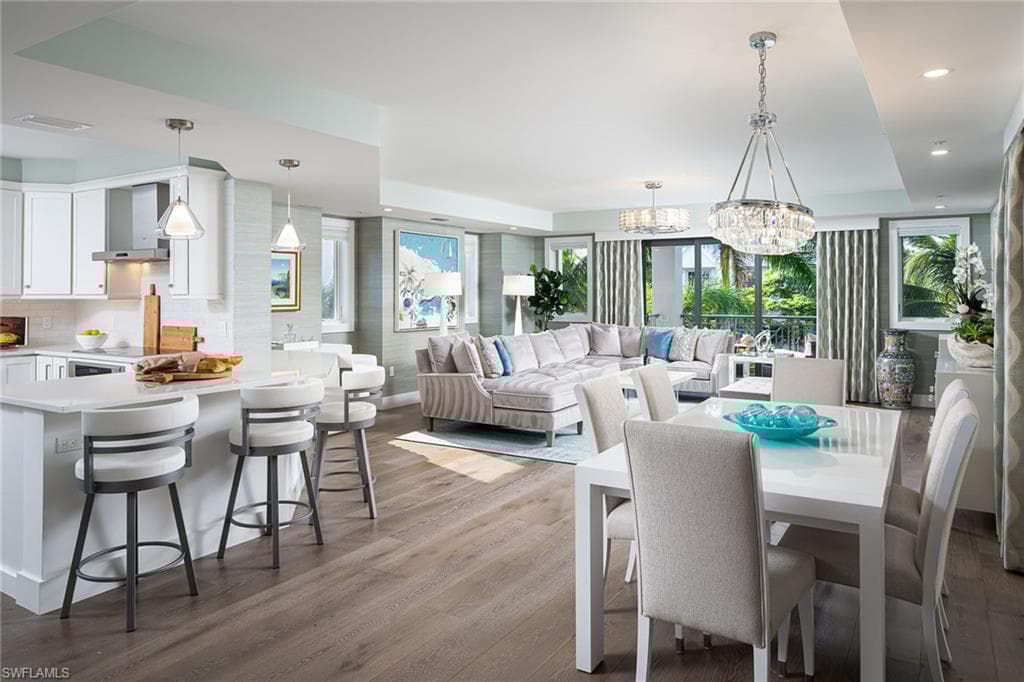 969 8th Ave S 202, Naples, FL 34102-7