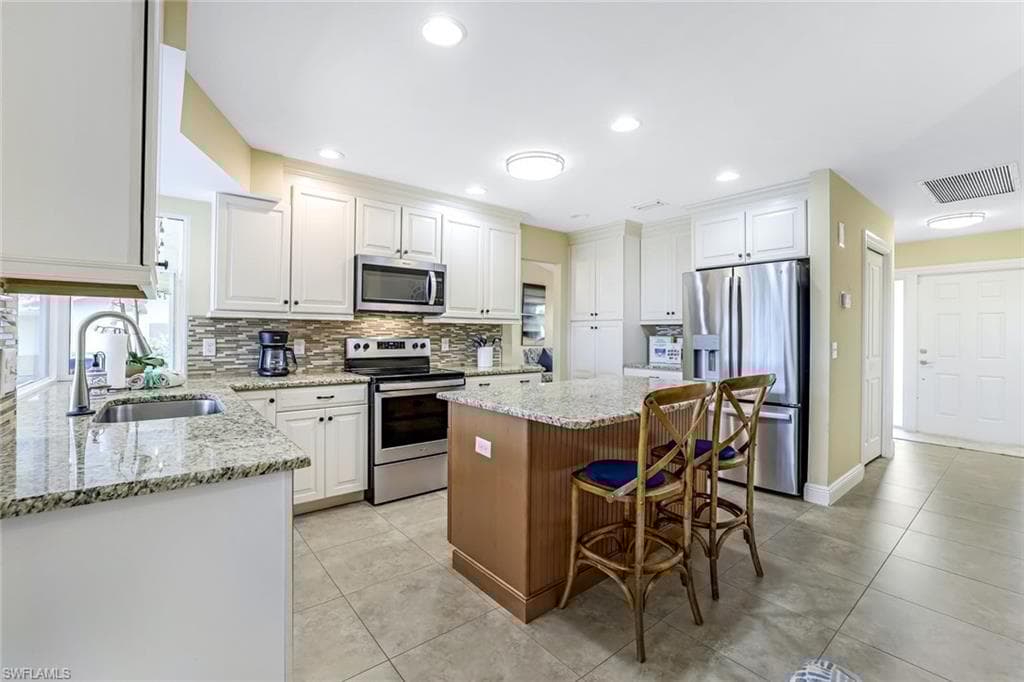 326 Rockhill Ct, Marco Island, FL 34145-10