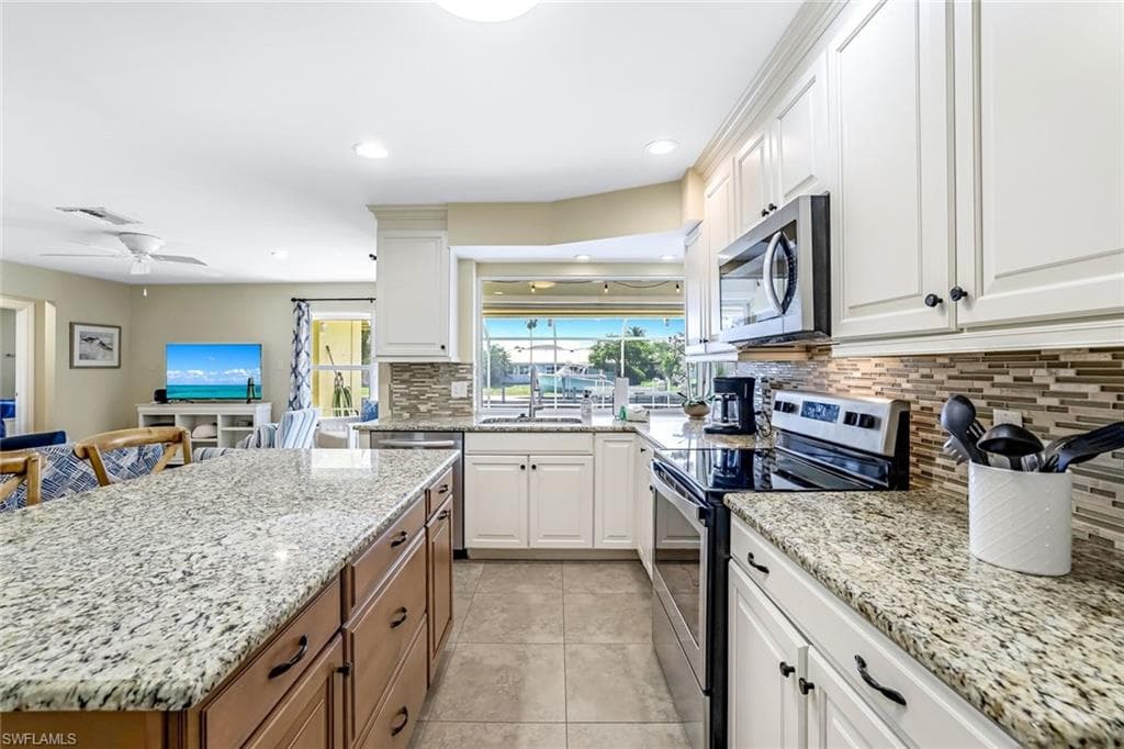 326 Rockhill Ct, Marco Island, FL 34145-11