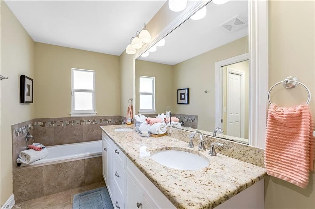 326 Rockhill Ct, Marco Island, FL 34145-18