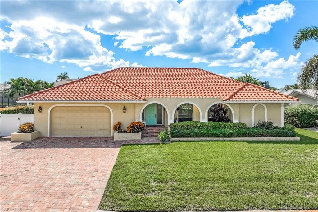 326 Rockhill Ct, Marco Island, FL 34145-2