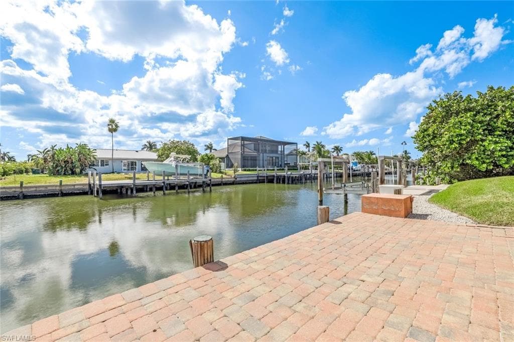 326 Rockhill Ct, Marco Island, FL 34145-34