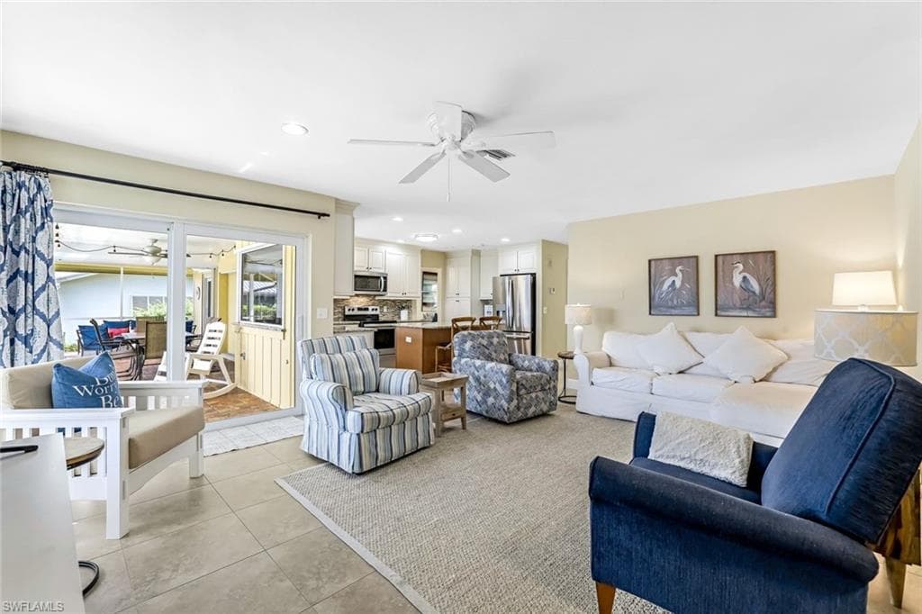 326 Rockhill Ct, Marco Island, FL 34145-4