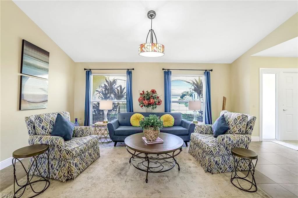 326 Rockhill Ct, Marco Island, FL 34145-7