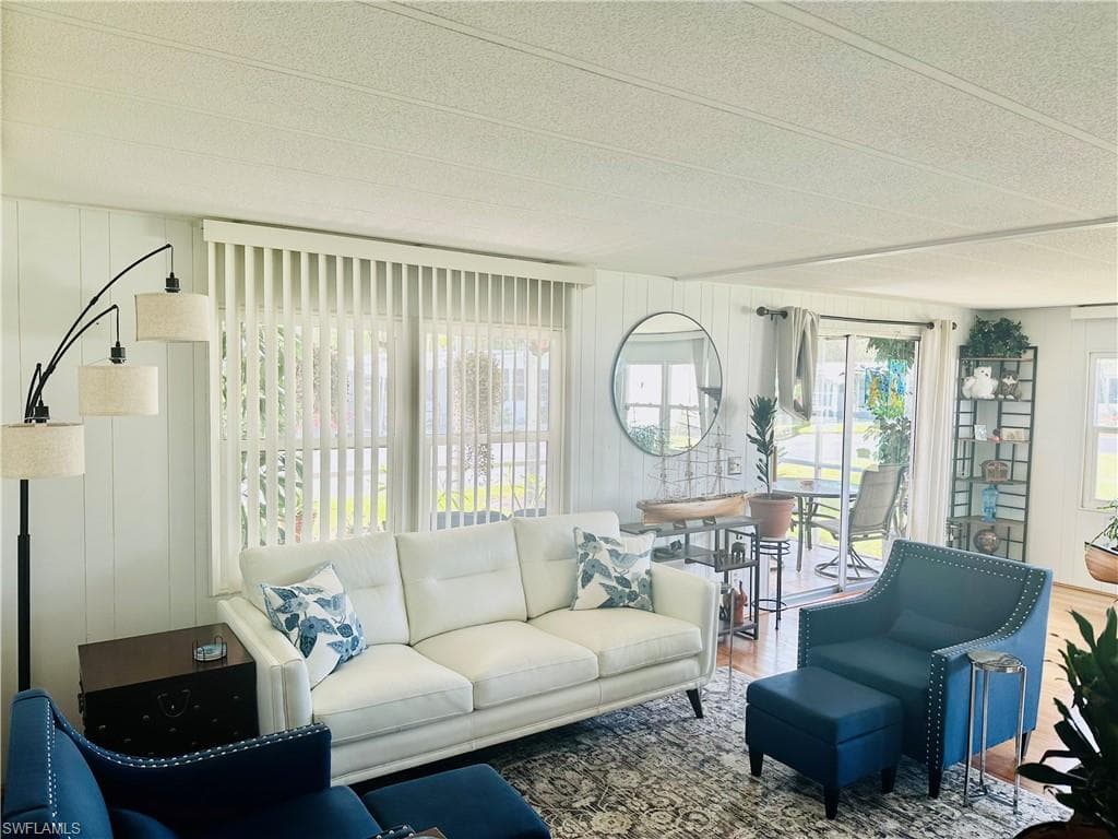 68 Enchanting Blvd E-68, Naples, FL 34112-1