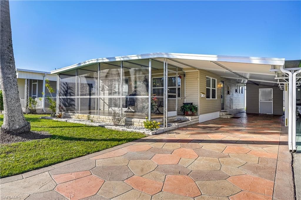 68 Enchanting Blvd E-68, Naples, FL 34112-3