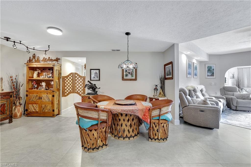 2249 Anchorage Ln B, Naples, FL 34104-17