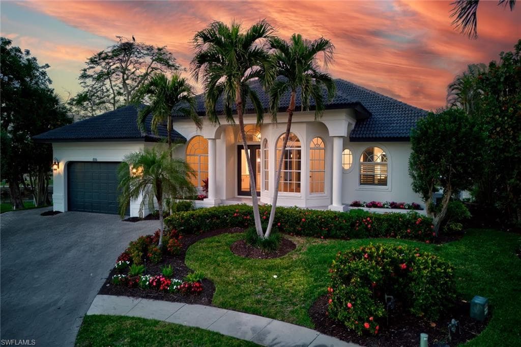 836 Saturn Ct, Marco Island, FL 34145-3