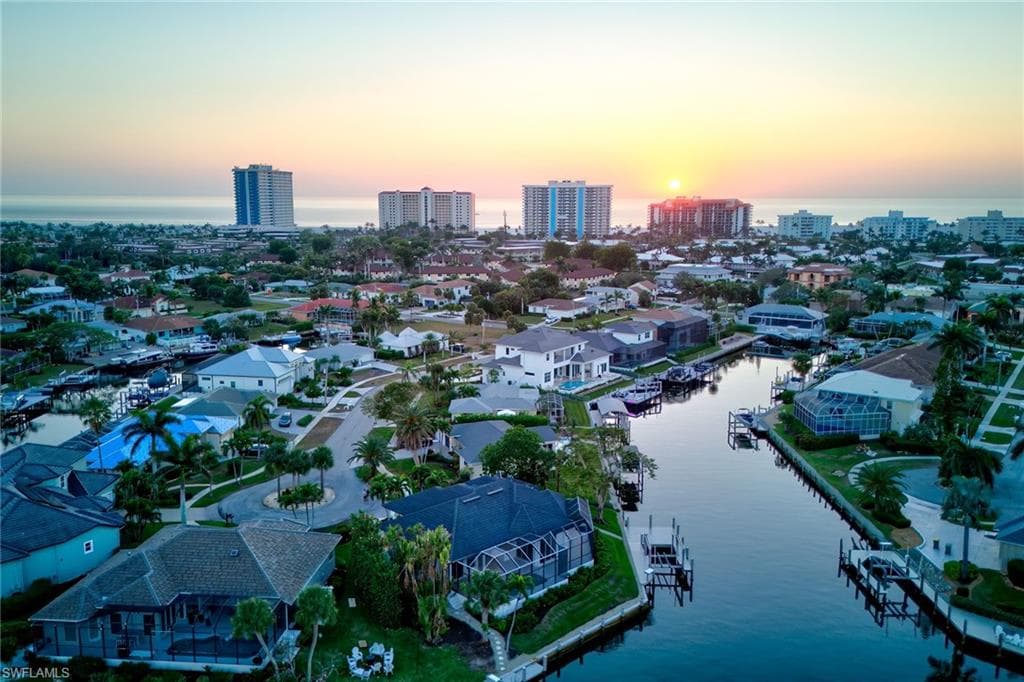 836 Saturn Ct, Marco Island, FL 34145-45