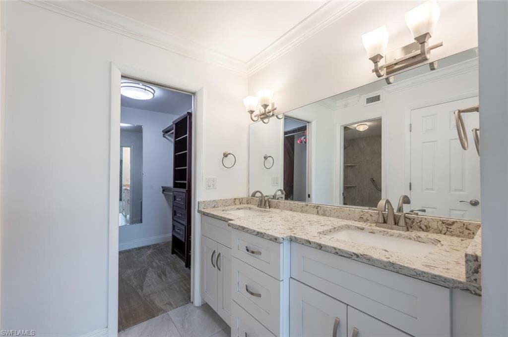 1087 Forest Lakes Dr 1-306, Naples, FL 34105-15