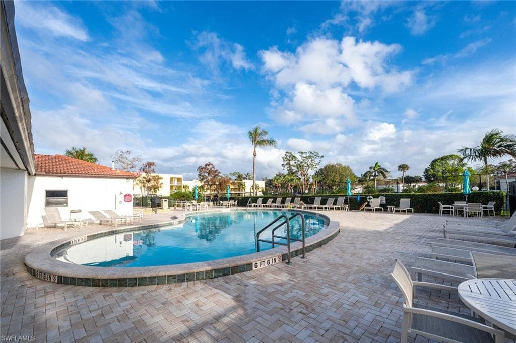 1087 Forest Lakes Dr 1-306, Naples, FL 34105-36