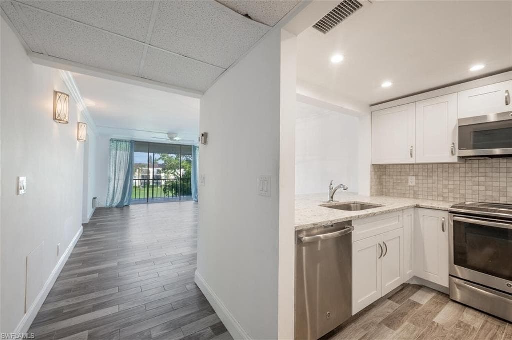 1087 Forest Lakes Dr 1-306, Naples, FL 34105-7