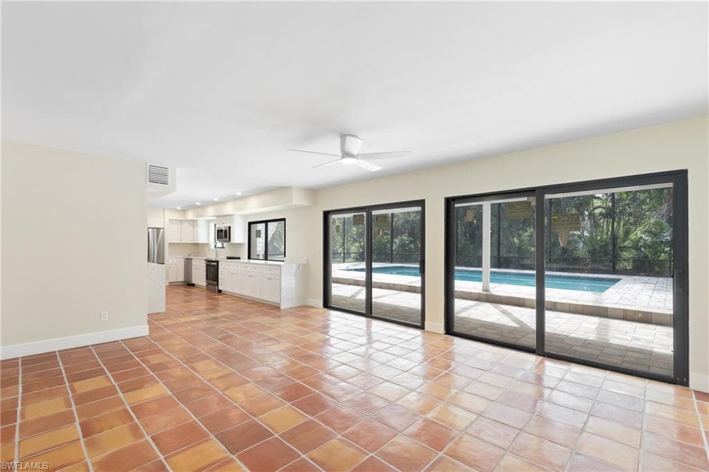 8531 Yorkshire Ln, Fort Myers, FL 33919-9