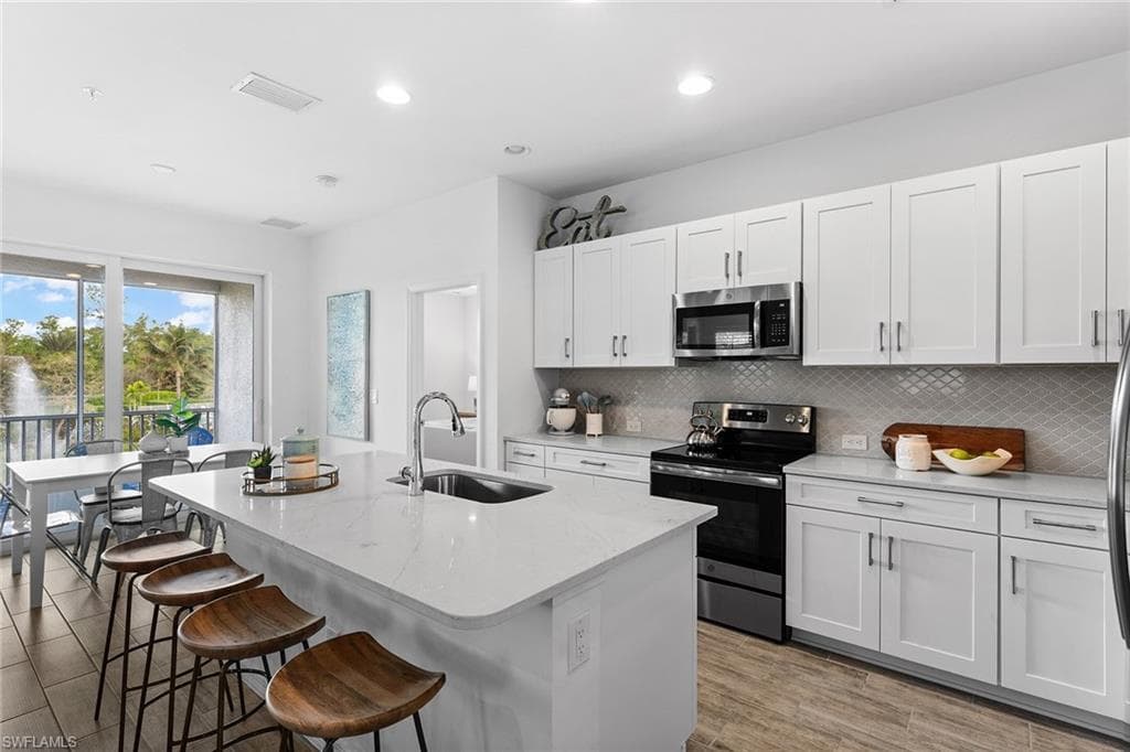6966 Avalon Cir 905, Naples, FL 34112-17