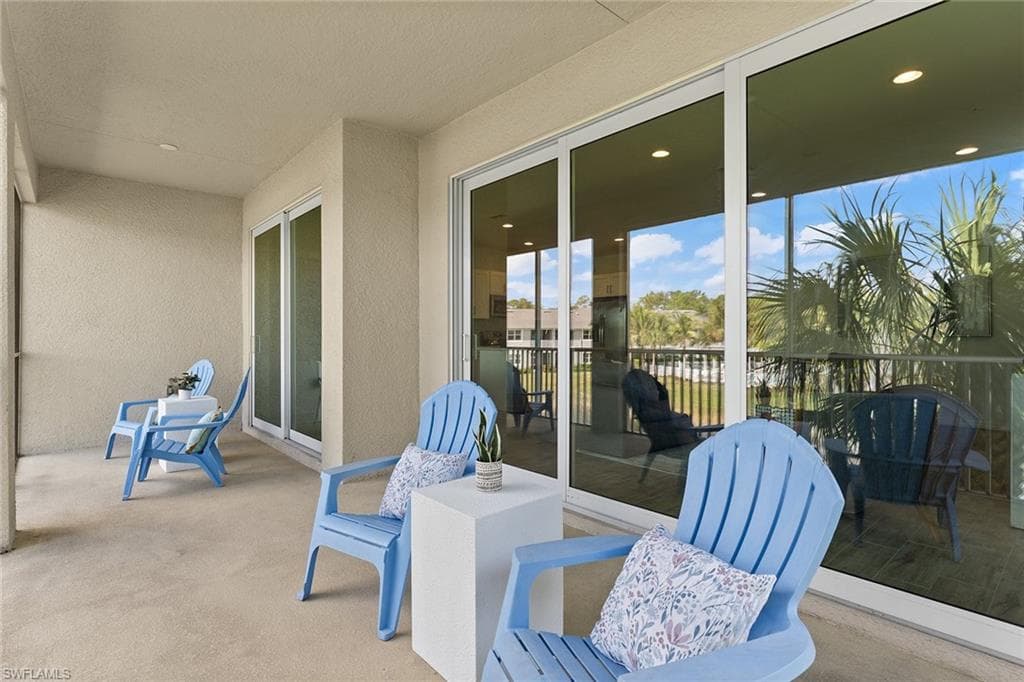 6966 Avalon Cir 905, Naples, FL 34112-26