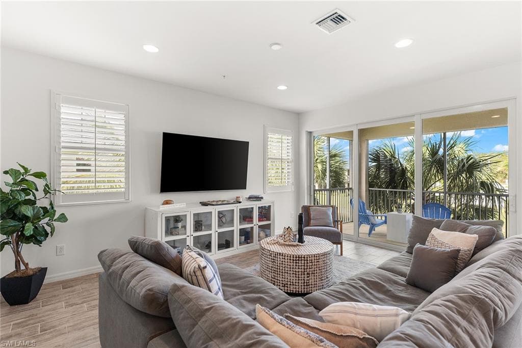 6966 Avalon Cir 905, Naples, FL 34112-31