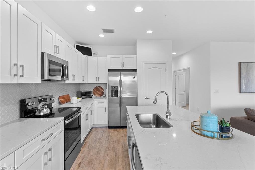 6966 Avalon Cir 905, Naples, FL 34112-5
