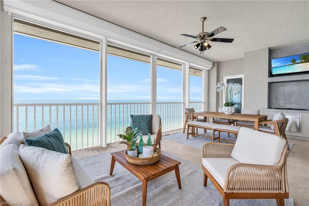 9235 Gulf Shore Dr Ph-01, Naples, FL 34108-1